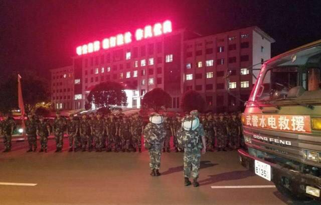 我不知道你是誰，卻知道你為了誰，向人民子弟兵致敬！