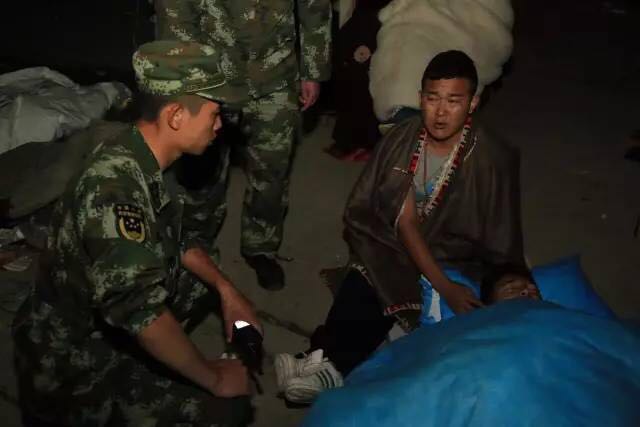 我不知道你是誰，卻知道你為了誰，向人民子弟兵致敬！